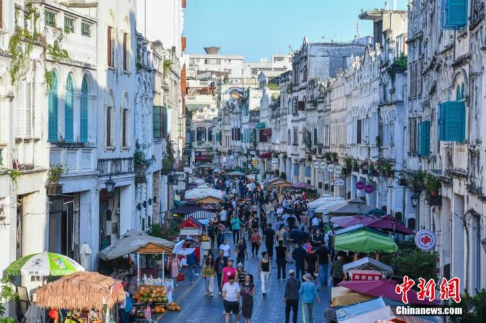 資料圖：圖為?？隍T樓老街游客如織。 <a target='_blank' href='/' >中新網</a>記者 駱云飛 攝