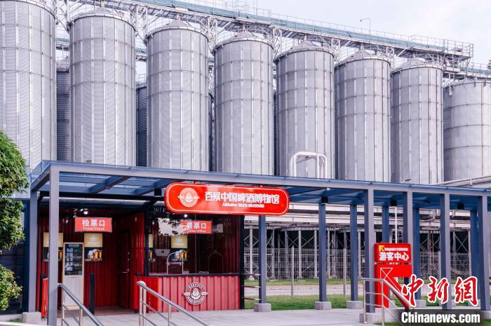 圖為基地原料立倉?！±钅宪?攝