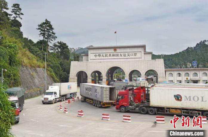 圖為中越邊境廣西憑祥市友誼關(guān)口岸。　憑祥融媒體中心供圖
