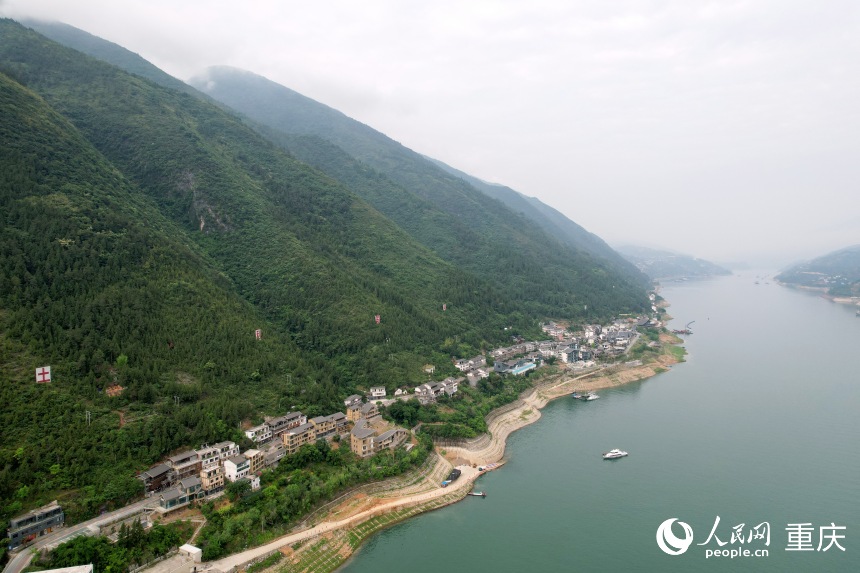 位于長江南岸的三峽里·竹枝村。人民網(wǎng)記者 劉政寧攝