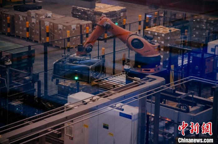 百威雪津啤酒莆田基地釀造幾乎都由自動化生產(chǎn)線完成，年產(chǎn)能達200萬噸?！±钅宪?攝