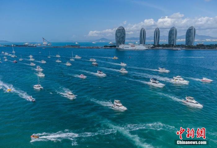資料圖：航拍三亞眾多出海游玩的游艇回港。 駱云飛 攝