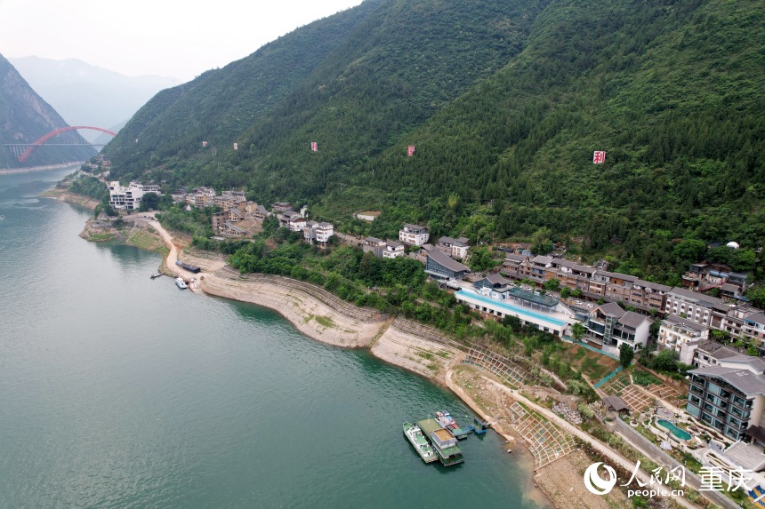 三峽里·竹枝村全長2.5公里，如一條絲帶分布于長江沿線。人民網(wǎng)記者 劉政寧攝
