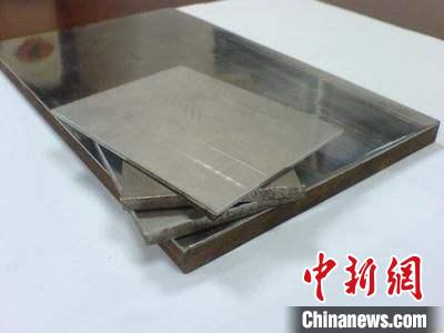 企業(yè)展示的金屬復(fù)合材料產(chǎn)品?！垕I子 攝