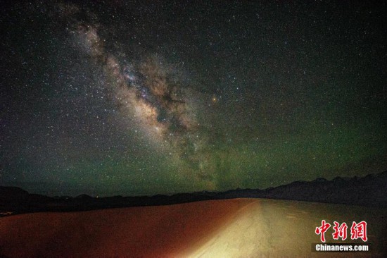 圖為6月20日晚,高原銀河風光。曹枝清 攝
